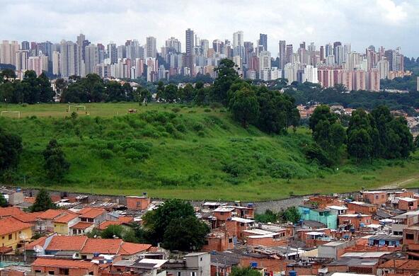 Favela Jaqueline, in the Vila Sônia district of São Paulo, Brazil. Source: Wikimedia Commons
